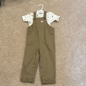 Carter’s overalls, perfect condition never worn!